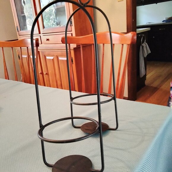 2 Wrought Iron Candle Holders - Whole lot $10 - Picture 1 of 4